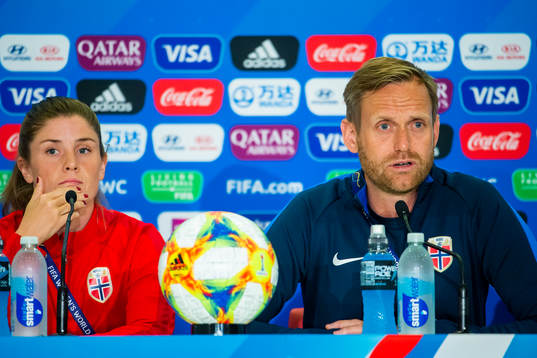 Maren Nævdal Mjelde of Norway and Martin Sjögren, head