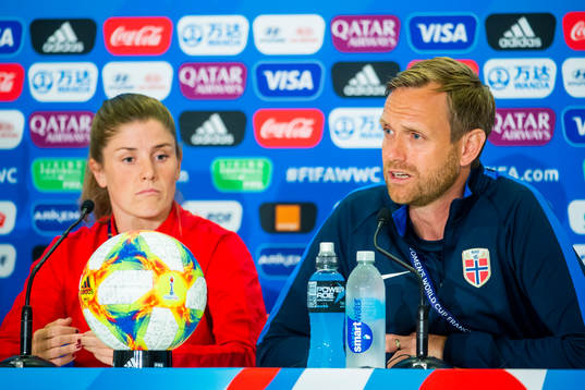 Maren Nævdal Mjelde of Norway and Martin Sjögren, head