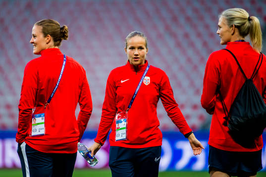 Isabell Lehn Herlovsen, Guro Reiten and goalkeeper Ingrid