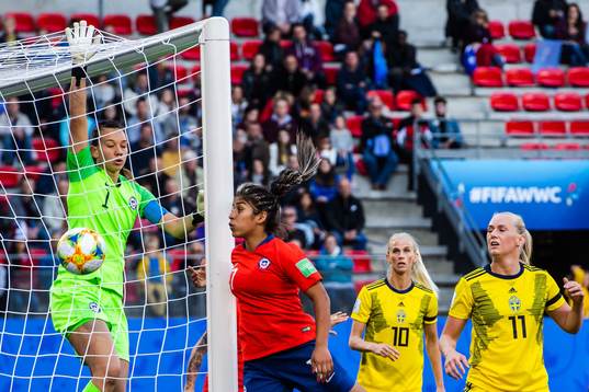 goalkeeper Claudia Christiane Endler Mutinelli of Chile