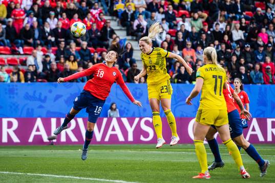 Camila Alejandra Sáez Oyaneder of Chile and Elin Rubensson