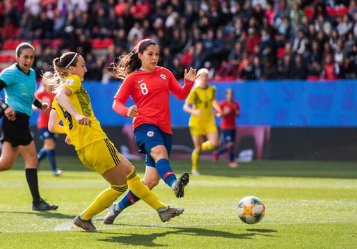 Kosovare Asllani of Sweden and Karen Andrea Araya Ponce of