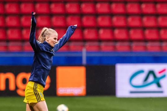 Sofia Jakobsson of Sweden warms up