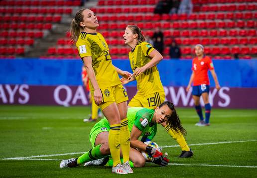 Elin Rubensson and Anna Anvegård of Sweden look dejected