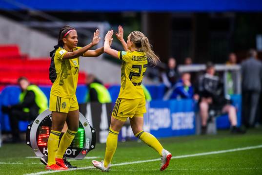 Madelen Janogy changes with Elin Rubensson of Sweden