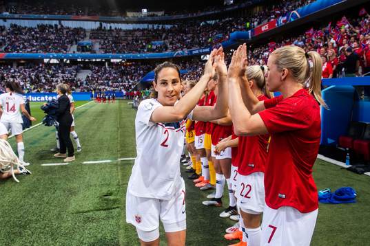 Ingrid Moe Wold and Elise Hove Thorsnes of Norway