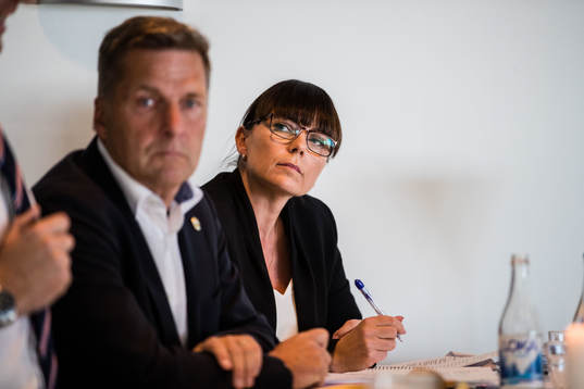 Rögles ekonomichef och årsmötets sekreterare Annica