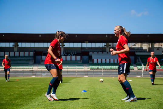 Cecilie Redisch Kvamme and Frida Leonhardsen Maanum of