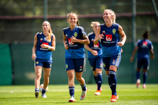 Julia Zigiotti Olme and Julia Roddar of Sweden