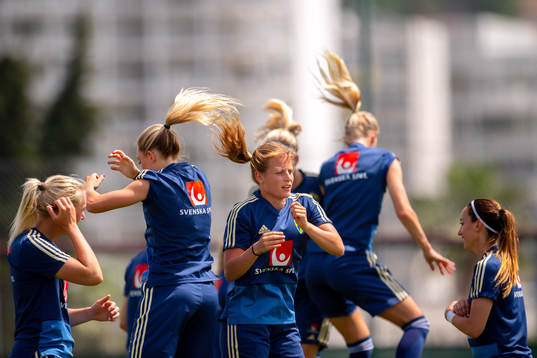 Elin Rubensson and Anna Anvegård of Sweden