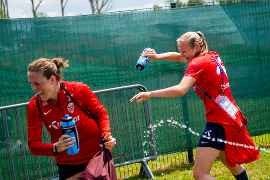 Isabell Lehn Herlovsen and Frida Leonhardsen Maanum of