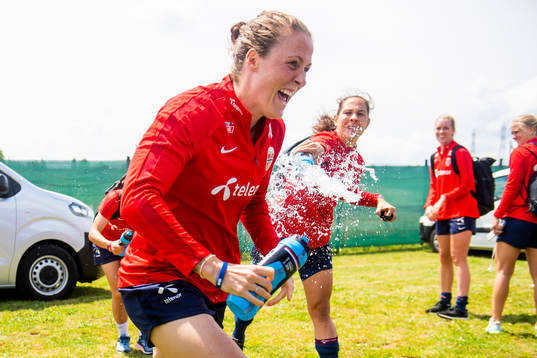 Isabell Lehn Herlovsen and Ingrid Moe Wold of Norway