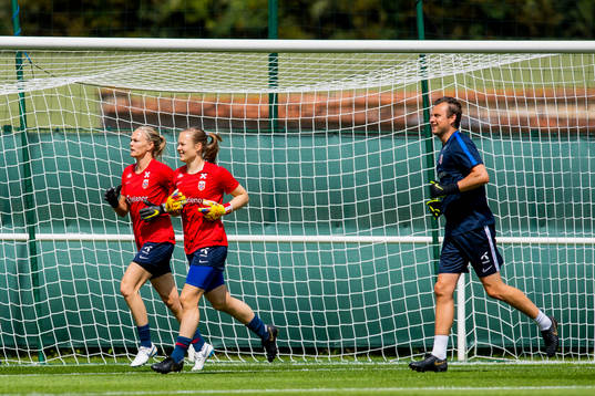 Goalkeeper Ingrid Hjelmseth, goalkeeper Oda Maria Hove