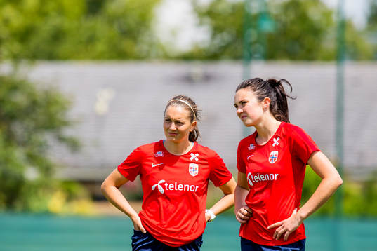Vilde Bøe Risa and Ingrid Syrstad Engen of Norway