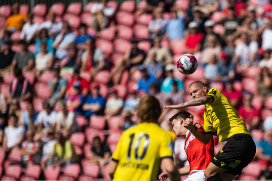 Harald Holter of Kongsvinger and Joackim Jørgensenof Start