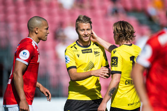Edvard Skagestad of Kongsvinger next to Henrik Robstad and