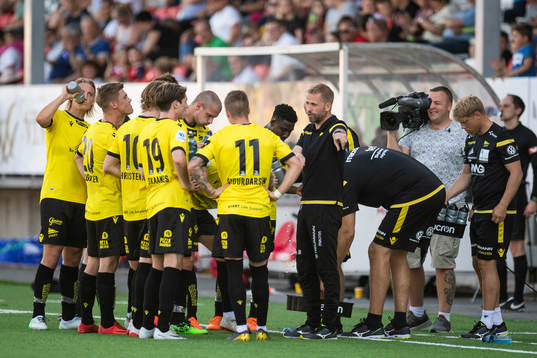 Joey Hardarson, head coach of Start, with the players