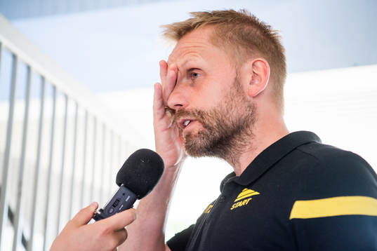 Joey Hardarson, head coach of Start, looks dejected