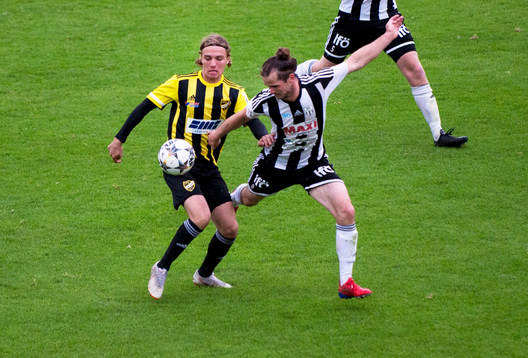 IFK Hässleholms Isaak Holmberg i matchen i division 2