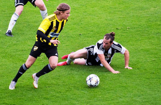 IFK Hässleholms Isaak Holmberg i matchen i division 2