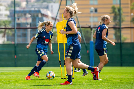 Elin Rubensson and Jonna Andersson of Sweden