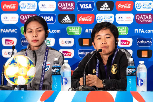 Pikul Khueanpet  and Nuengrutai Srathongvian, head coach of