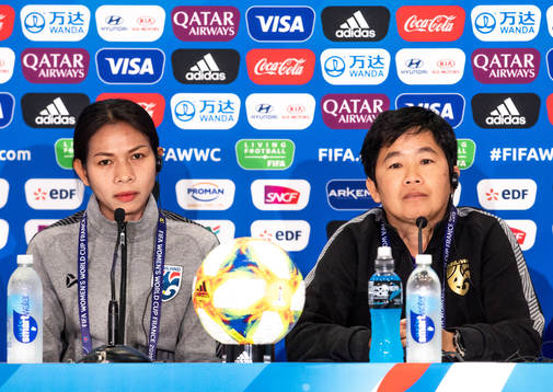 Pikul Khueanpet  and Nuengrutai Srathongvian, head coach of