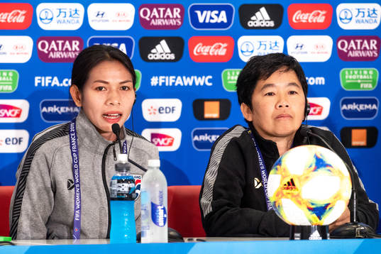 Pikul Khueanpet  and Nuengrutai Srathongvian, head coach of