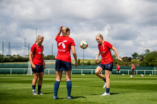 Emilie Nautnes, Frida Leonhardsen Maanum and goalkeeper