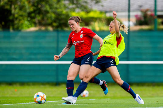 Isabell Lehn Herlovsen and Lisa Naalsund of Norway