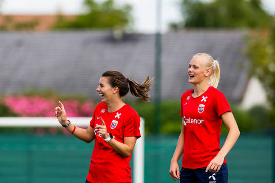Cecilie Redisch Kvamme and Karina Sævik of Norway