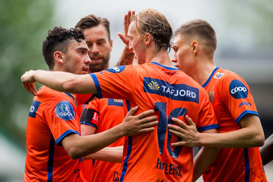 Niklas Castro and Jørgen Hatlehol celebrate
