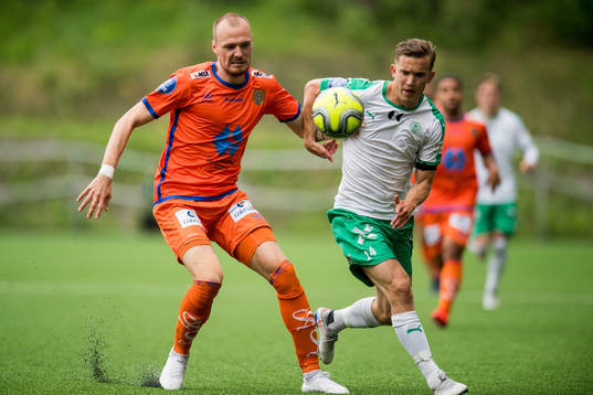 Aron Elís Thrándarson of Aalesund and Steffen Skogvang