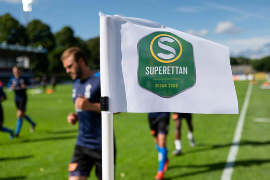Hörnflagga före fotbollsmatchen i Superettan mellan