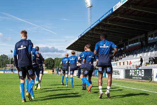 Halmstads spelare före fotbollsmatchen i Superettan mellan