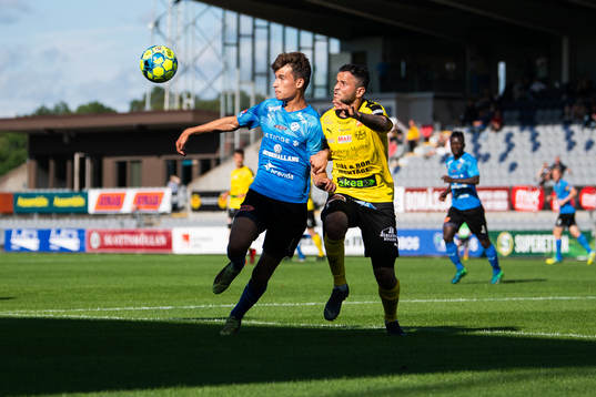 Halmstads Rasmus Wiedsheim-Paul och Mjällbys Mohanad