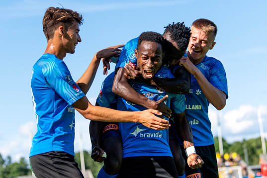 Bläddra bland fler bilder av Fotboll, Superettan, Halmstad - Mjällby