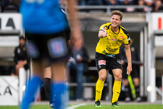 Mjällbys Joel Nilsson reagerar