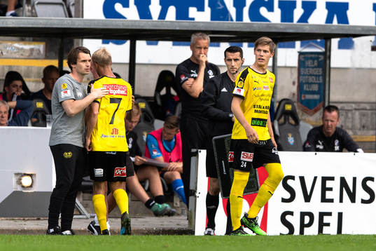 Mjällbys Taylor Silverholt byts in