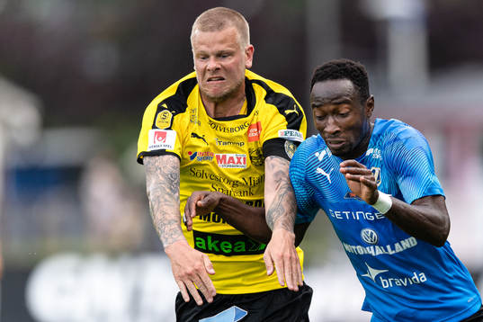 Mjällbys David Löfquist och Halmstads Sadat Karim