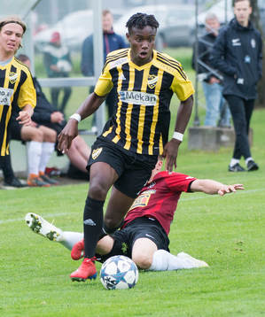 IFK Hässleholms Carl Mujaguzi  i matchen i