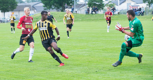 IFK Hässleholms Carl Mujaguzi gör 2-0 i matchen i