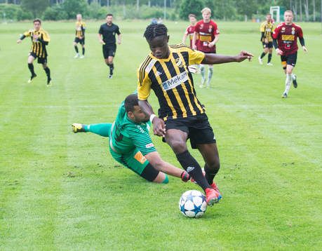 IFK Hässleholms Carl "James" Mujaguzi rundar Landskronas