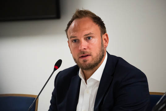 Spelande sportchef Andreas Granqvist när Henrik Larsson som