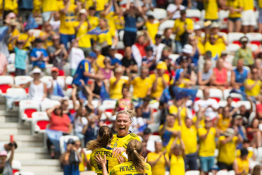 Kosovare Asllani, Fridolina Rolfö and Anna Anvegård