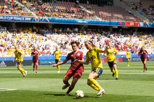 Ainon Phancha of Thailand and Kosovare Asllani of Sweden