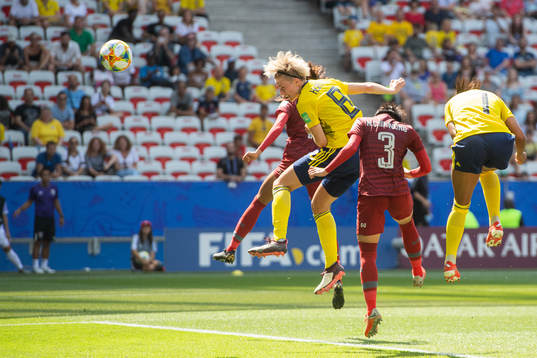 Lina Hurtig of Sweden with a header