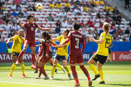 Pitsamai Sornsai and Pikul Khueanpet of Thailand  compete