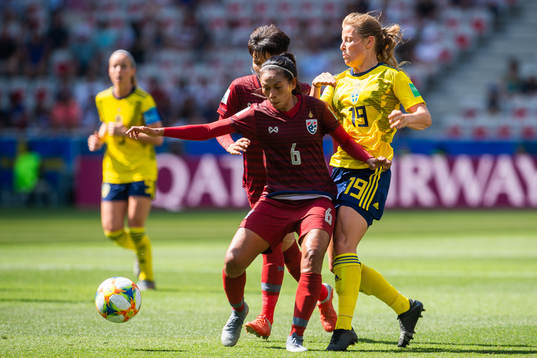 Pikul Khueanpet of Thailand and Anna Anvegård of Sweden