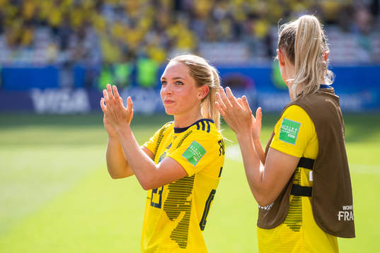 Elin Rubensson recognizes the audience